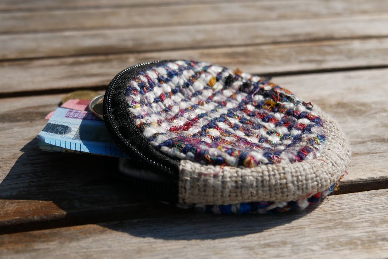 Geldbeutel rund aus Bio-Hanf und Recycle-Sari / Recycle Wolle