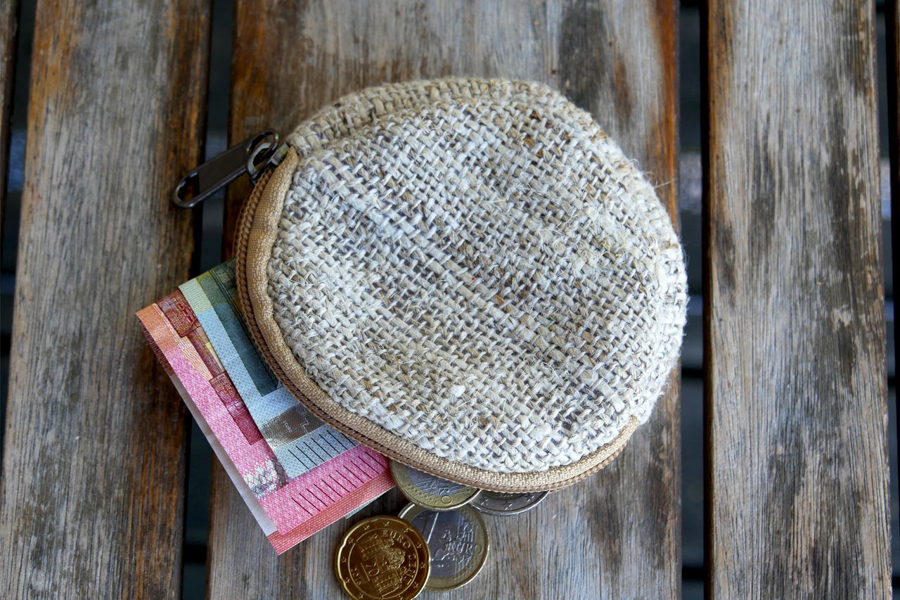 Geldbeutel rund aus Bio-Hanf und Recycle-Sari / Recycle Wolle