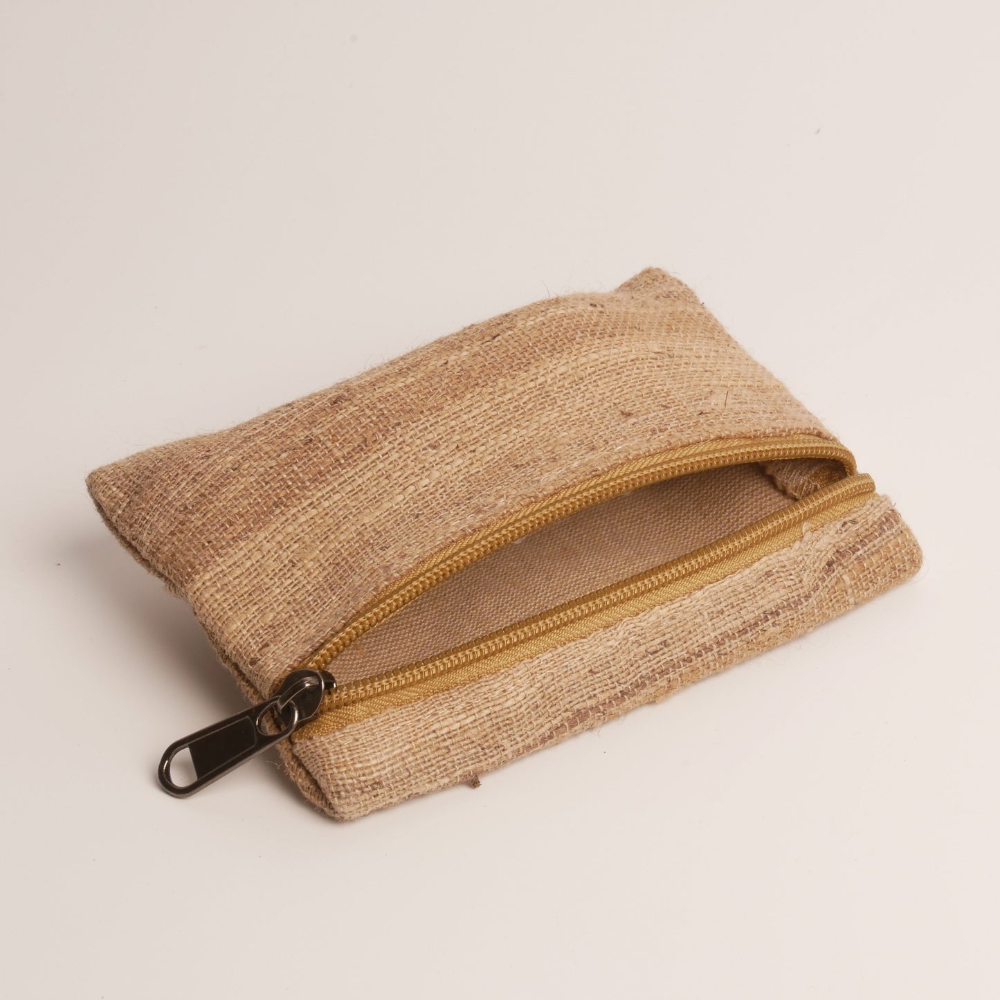 kleines Täschchen / Börse aus wildem Hanf