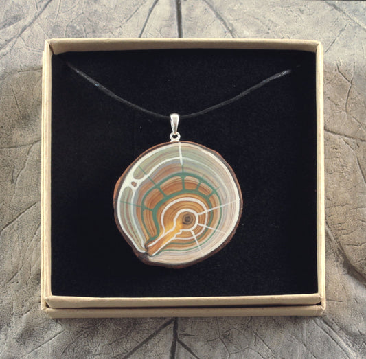 Halsband LUFT | Amulett aus Lärchenholz | handgemacht in Tirol