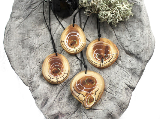 Halsband ERDE |Amulett aus Eibenholz | handgemacht in Tirol