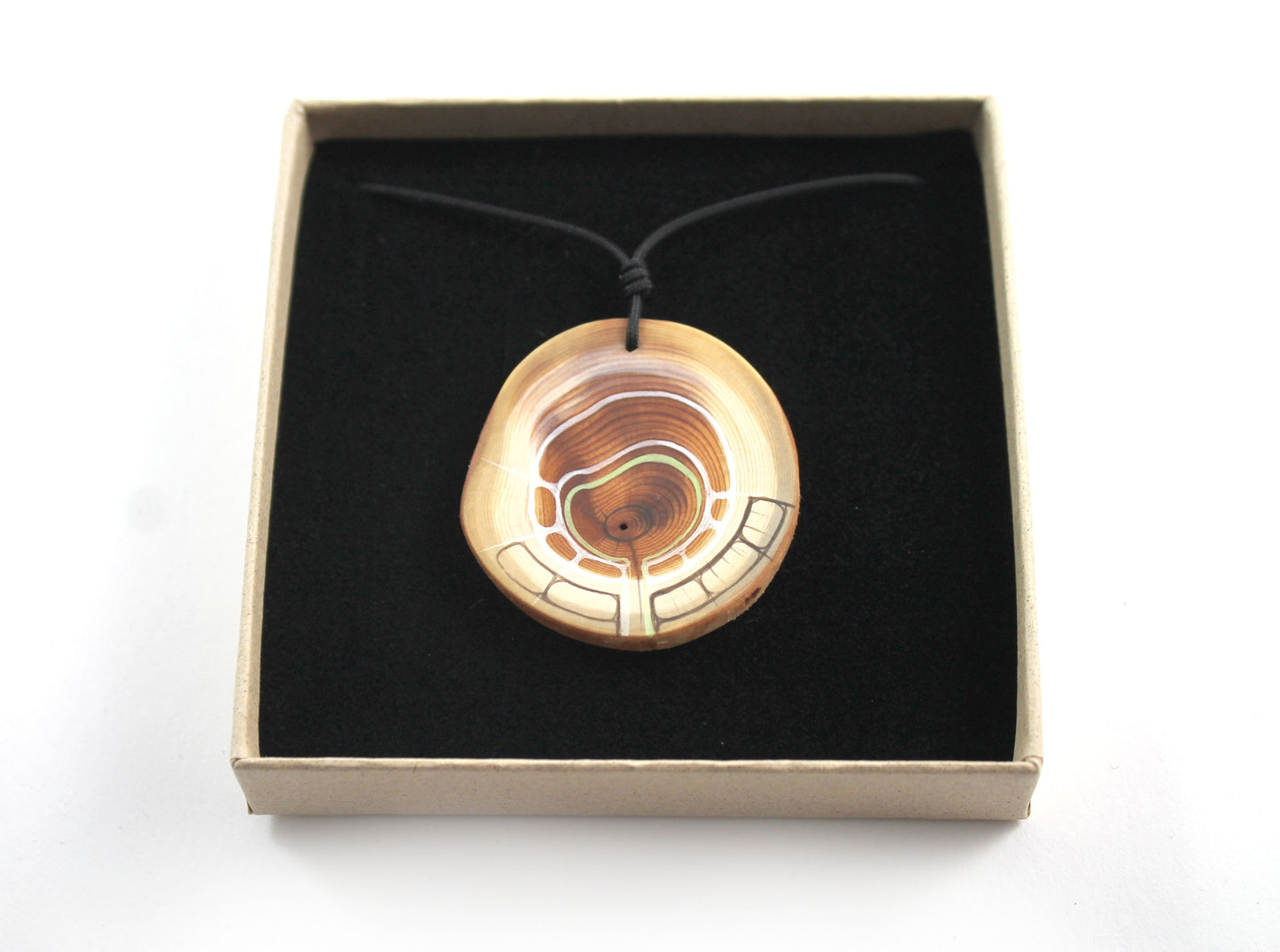 Halsband ERDE |Amulett aus Eibenholz | handgemacht in Tirol