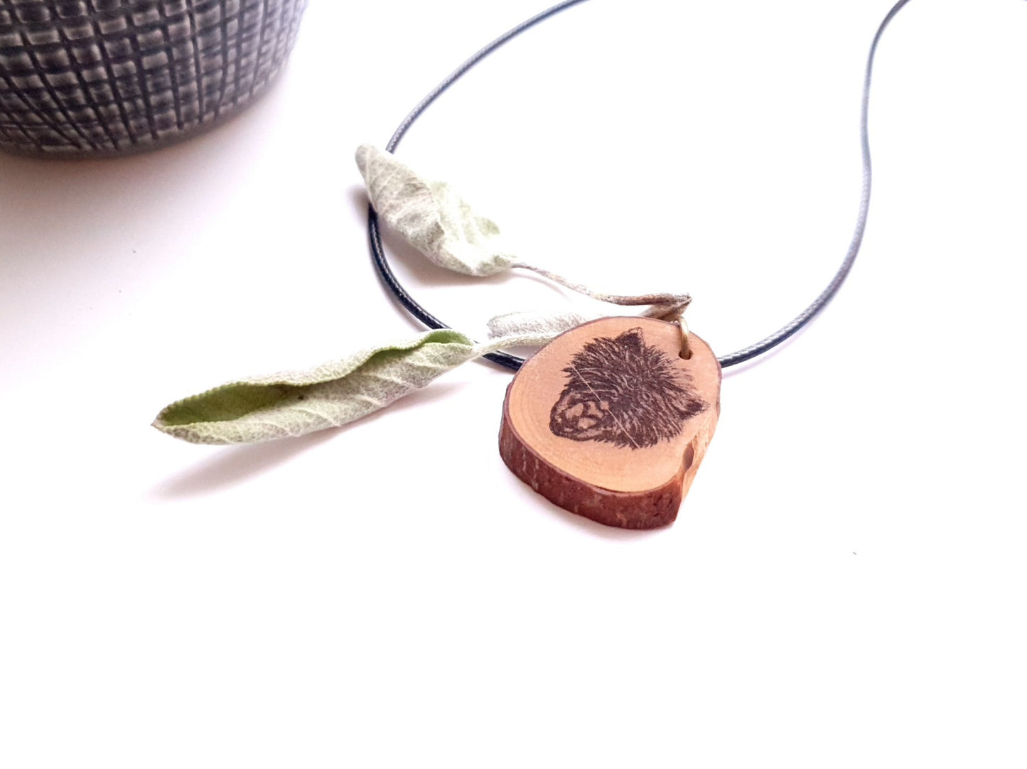 Zirbenholzschmuck Ø2-3cm | verschiedene Motive | aus Tirol in Österreich