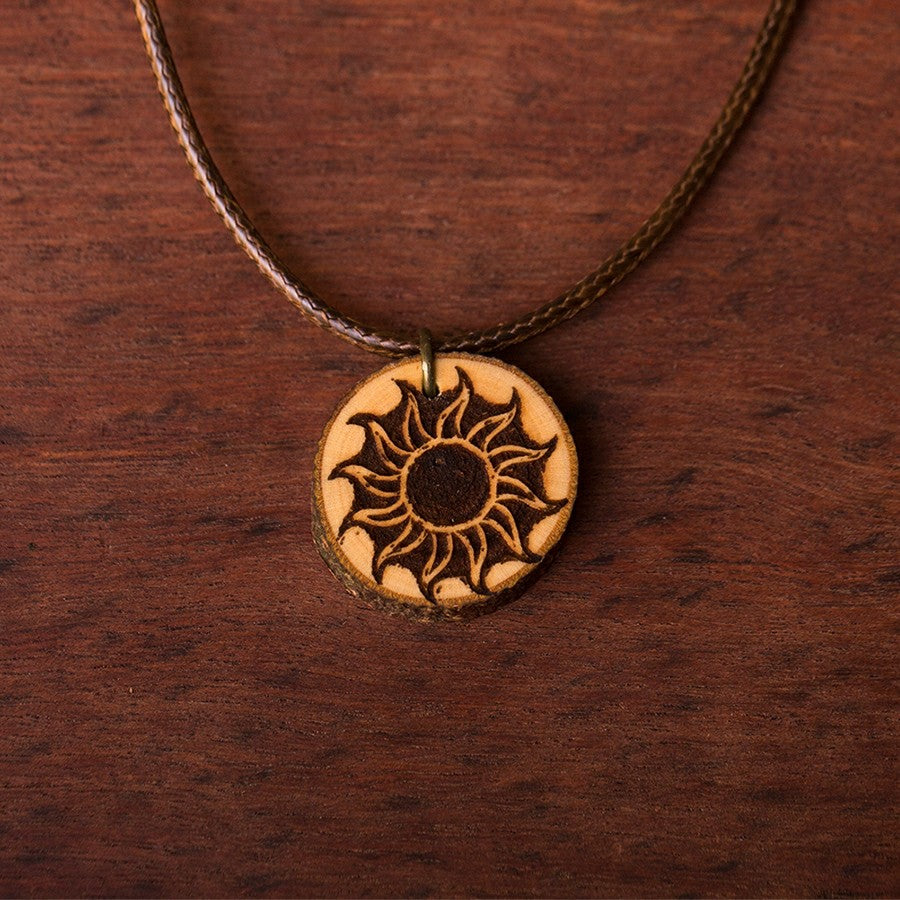 Zirbenholzschmuck Ø2-3cm | verschiedene Motive | aus Tirol in Österreich
