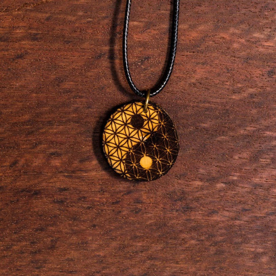 Zirbenholzschmuck Ø2-3cm | verschiedene Motive | aus Tirol in Österreich
