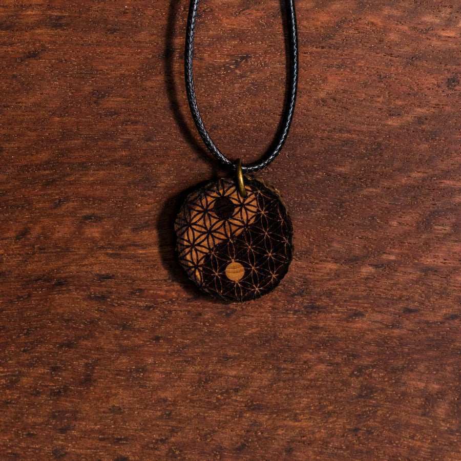 Zirbenholzschmuck Ø2-3cm | verschiedene Motive | aus Tirol in Österreich