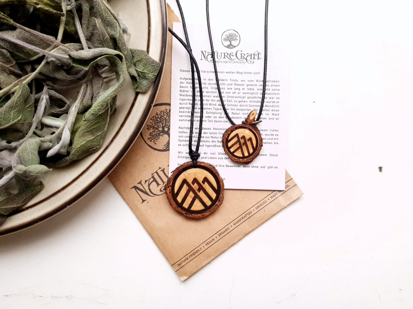 Zirbenholzschmuck Ø2-3cm | verschiedene Motive | aus Tirol in Österreich