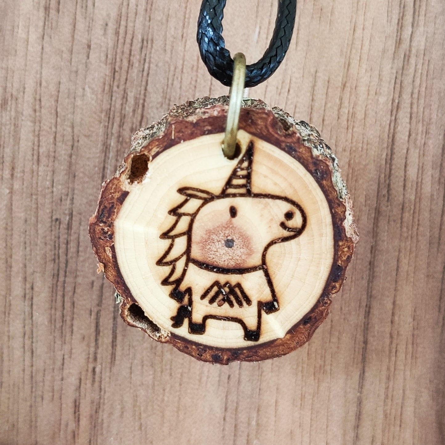 Zirbenholzschmuck Ø2-3cm | verschiedene Motive | aus Tirol in Österreich