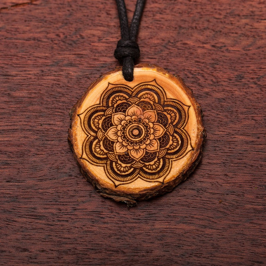 Zirbenholzschmuck Ø3-5cm | verschiedene Motive | aus Tirol in Österreich