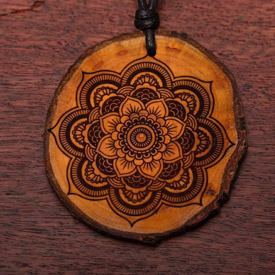 Zirbenholzschmuck Ø3-5cm | verschiedene Motive | aus Tirol in Österreich
