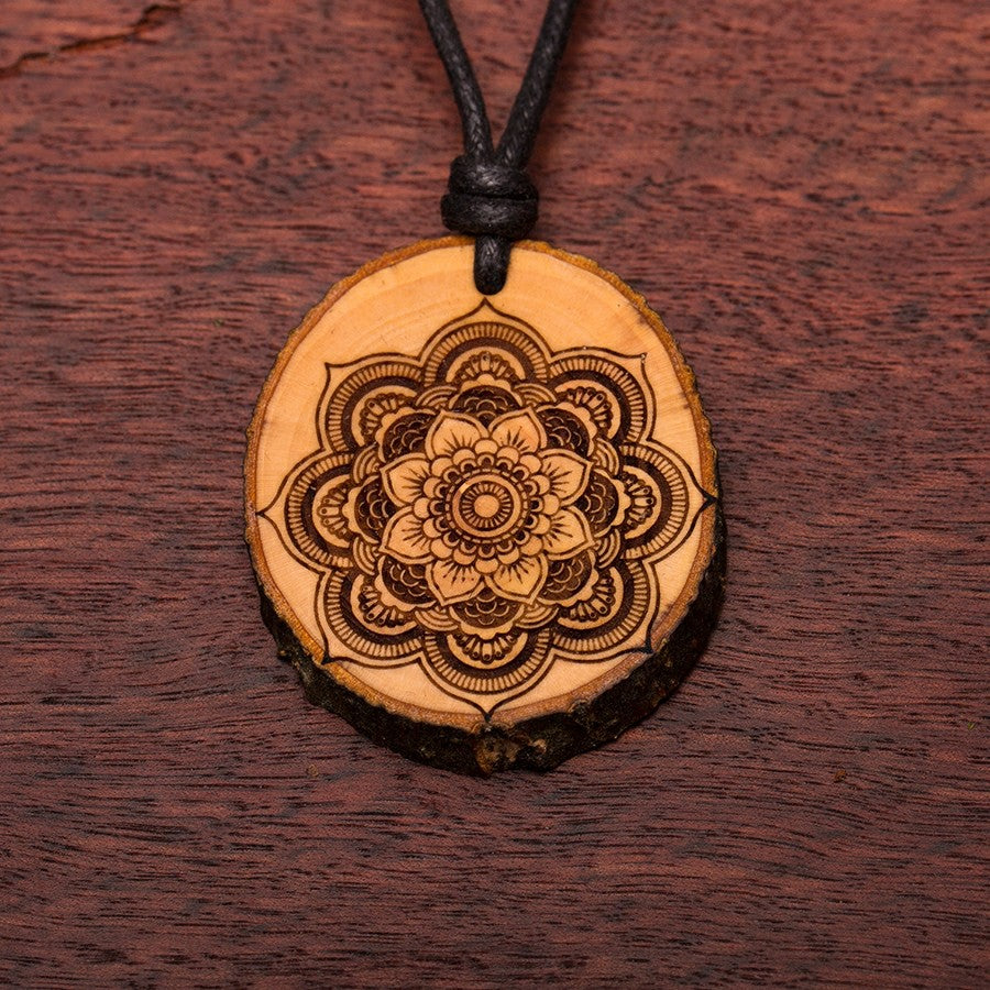 Zirbenholzschmuck Ø3-5cm | verschiedene Motive | aus Tirol in Österreich