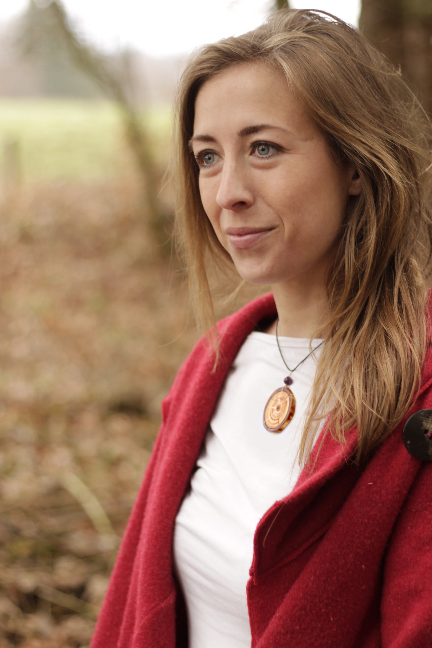 Halsband FEUER | Amulett aus Zirbenholz | handgemacht in Tirol