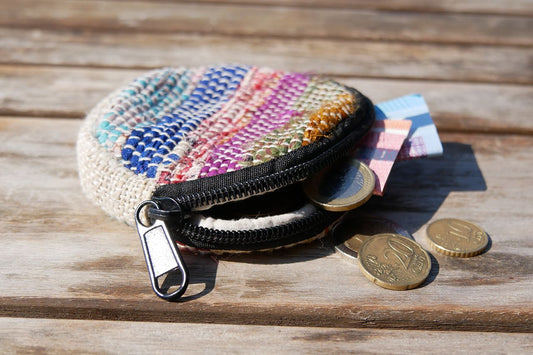 Geldbeutel rund aus Bio-Hanf und Recycle-Sari / Recycle Wolle