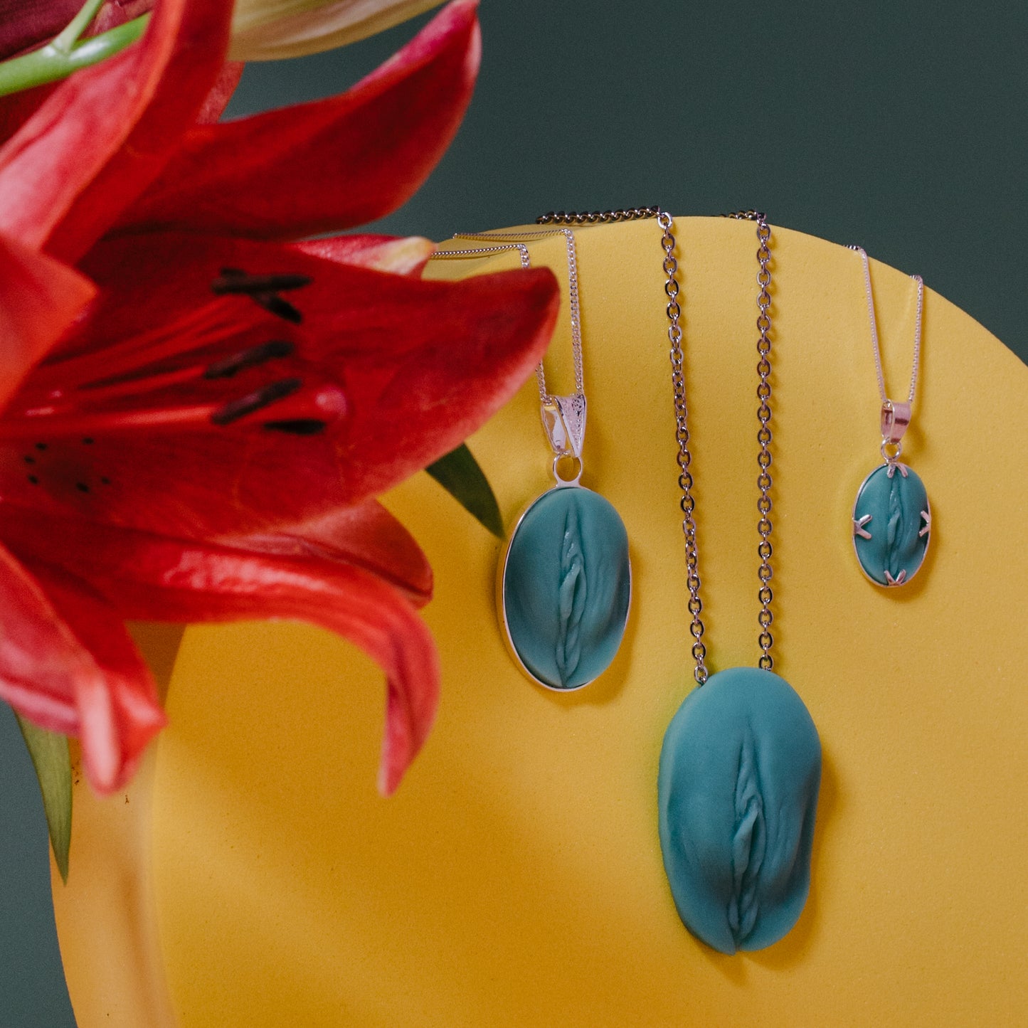 Vulva Necklace Small