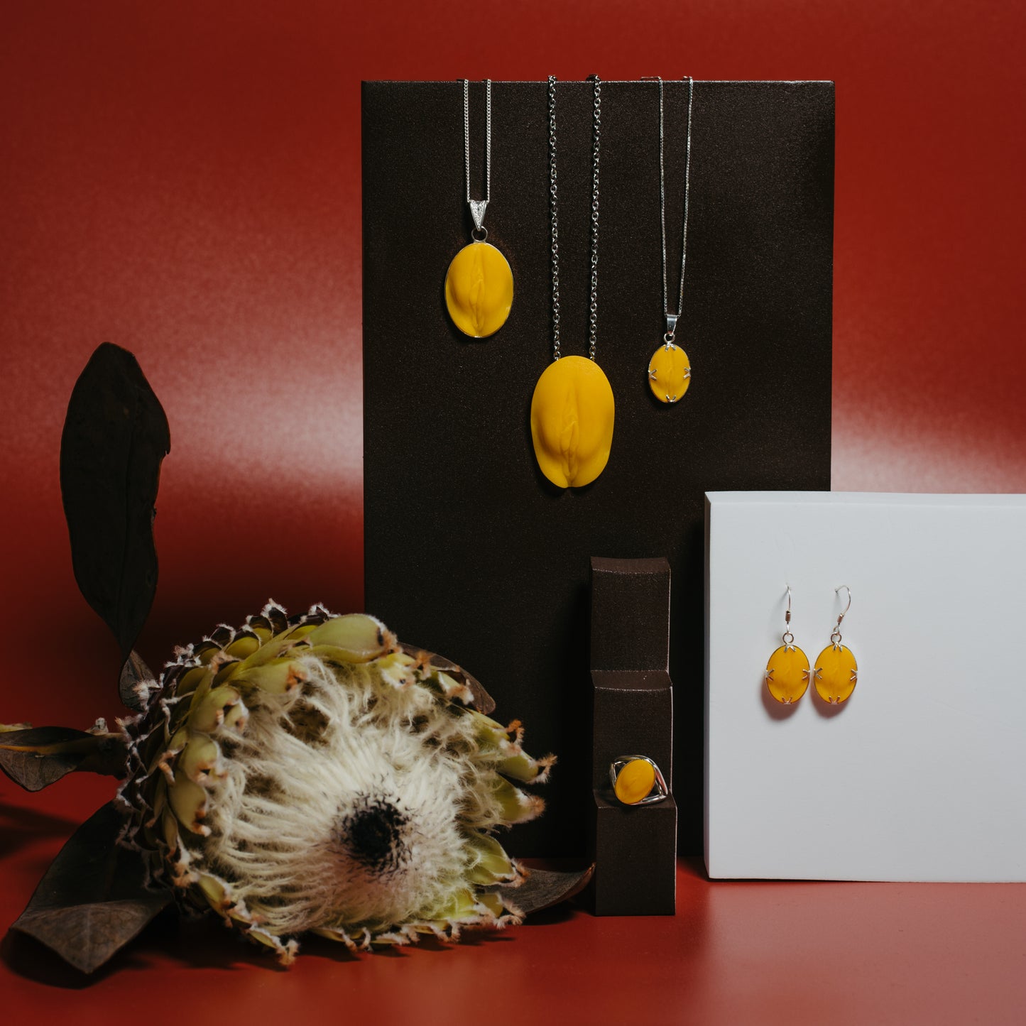 Vulva Necklace Small