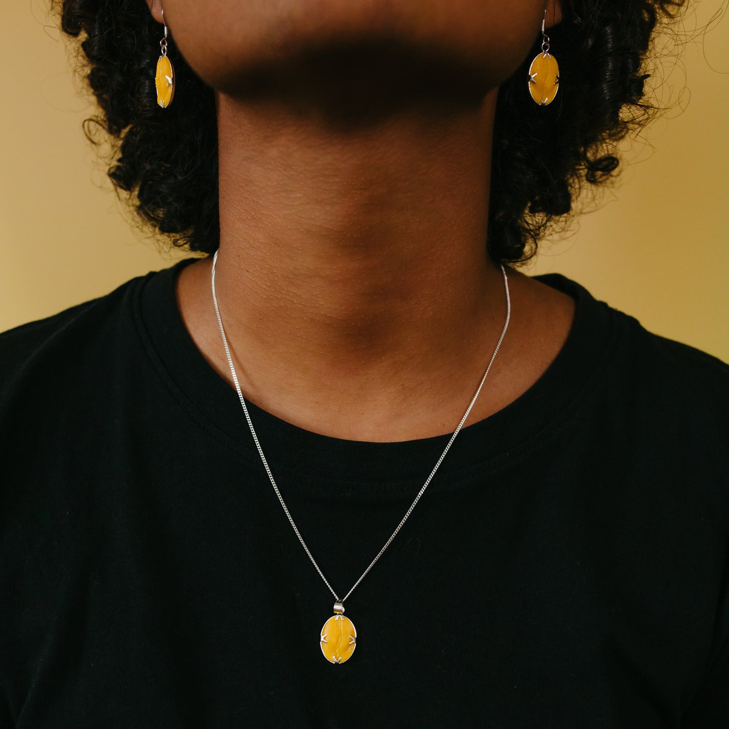 Vulva Necklace Small