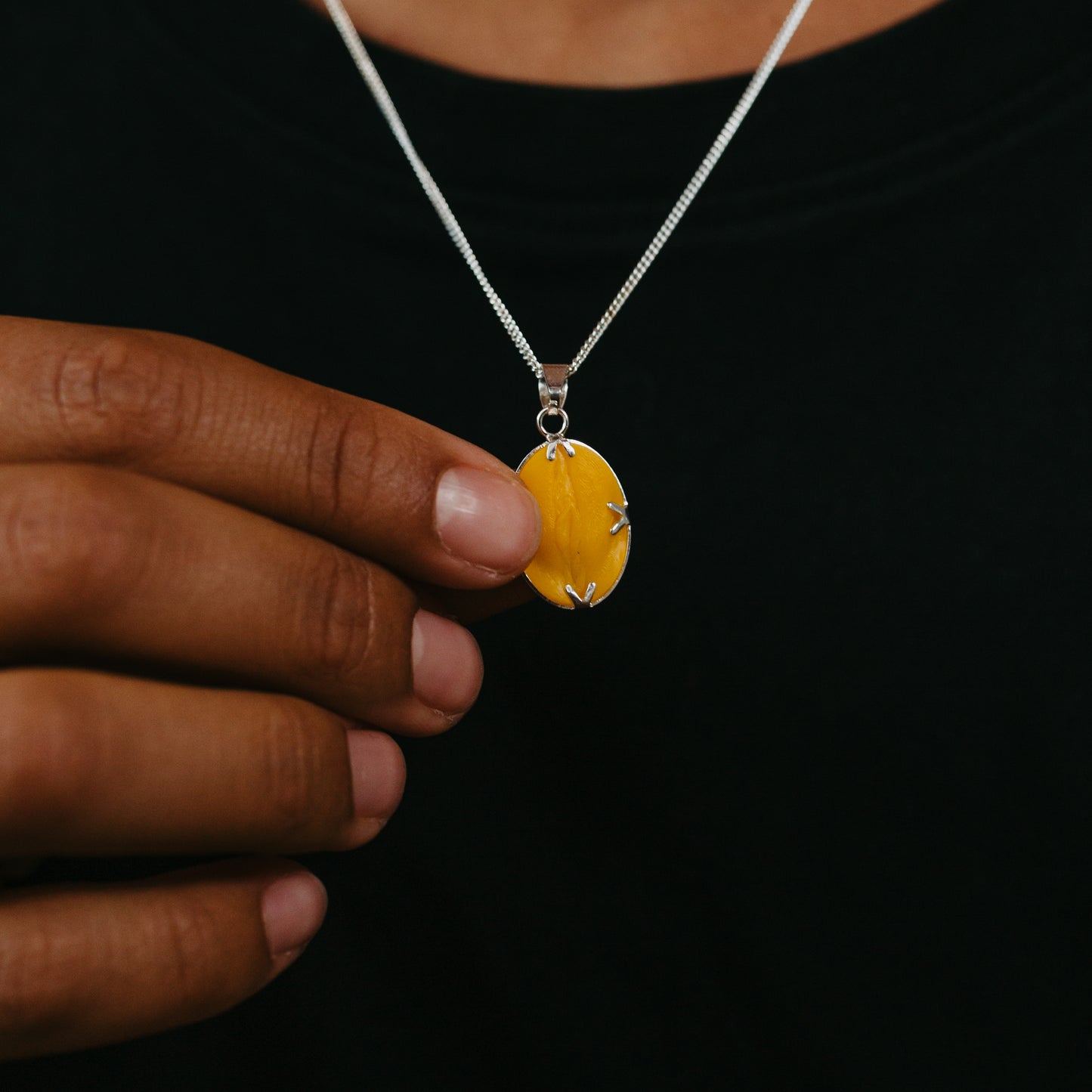 Vulva Necklace Small
