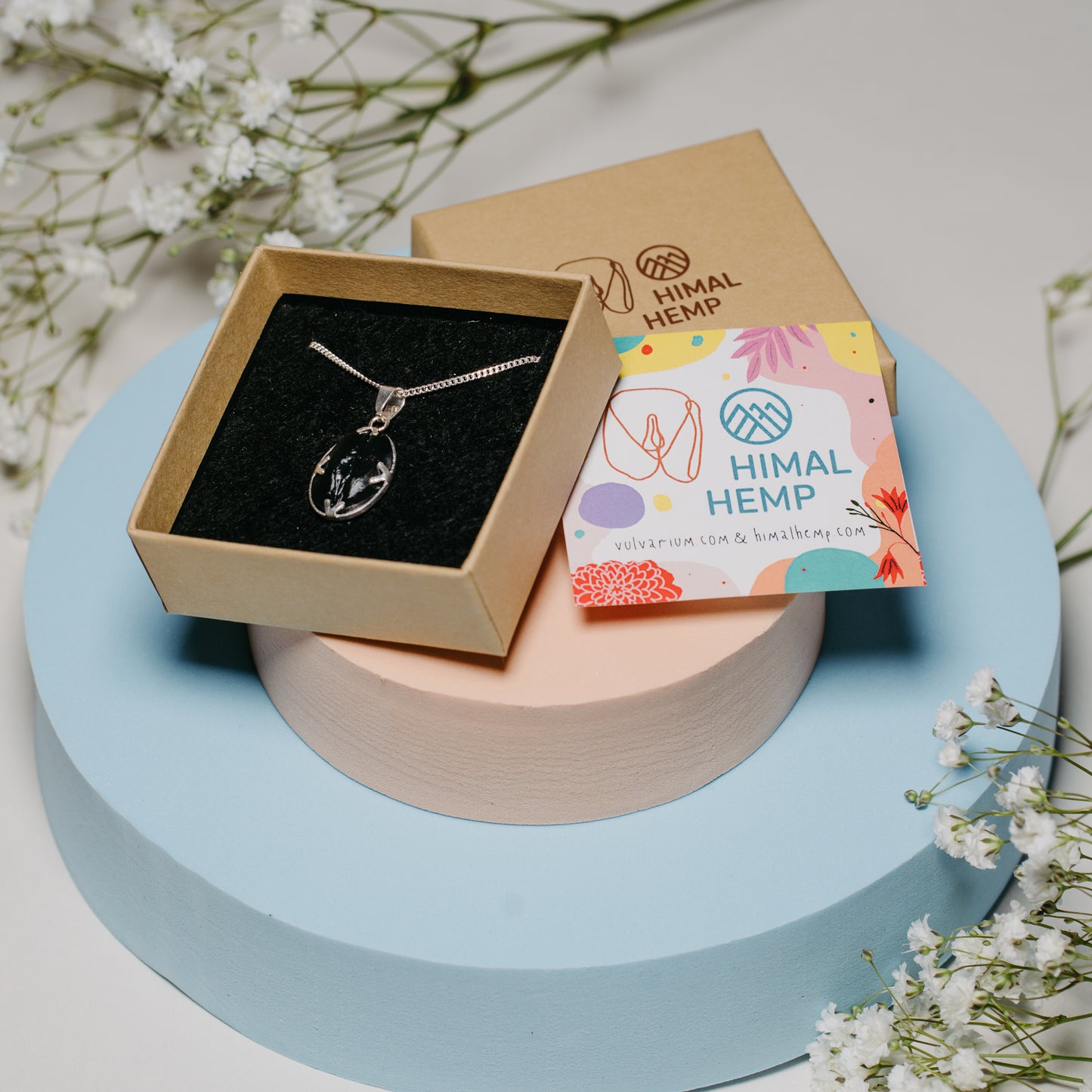 Vulva Necklace Small