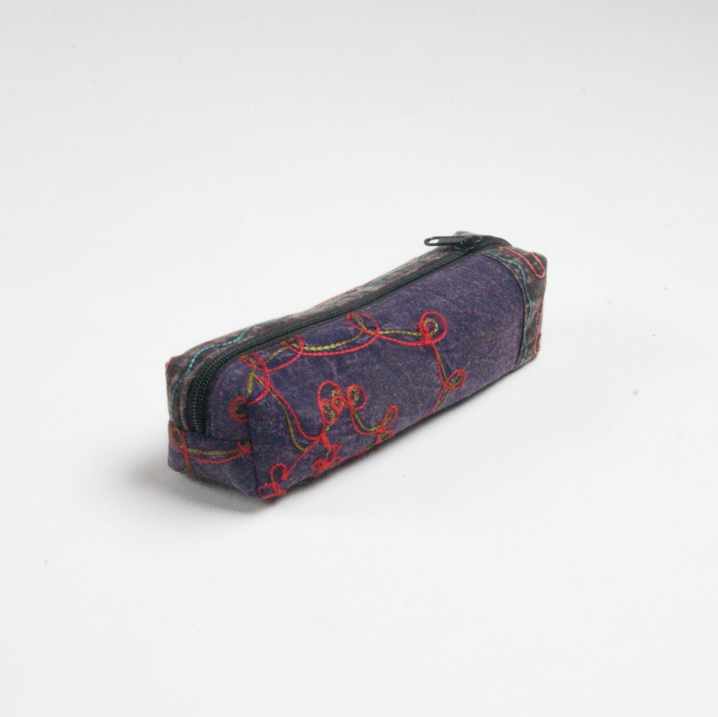 Federpenal bestickt - fair produziert in Nepal für Himal Hemp (Federtasche / Pencil Box)